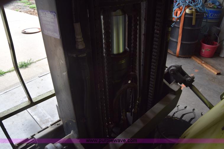 image for item BW9421 Clark C500-Y50 forklift