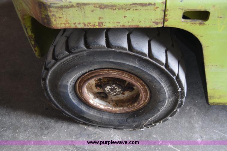 image for item BW9421 Clark C500-Y50 forklift