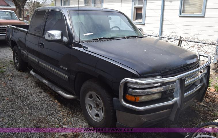 image for item BX9704 2001 Chevrolet Silverado 1500 Ext. Cab pickup truck