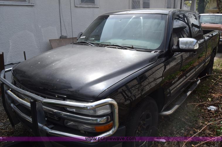image for item BX9704 2001 Chevrolet Silverado 1500 Ext. Cab pickup truck