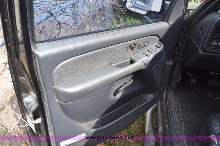 image for item BX9704 2001 Chevrolet Silverado 1500 Ext. Cab pickup truck