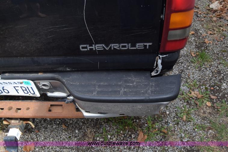 image for item BX9704 2001 Chevrolet Silverado 1500 Ext. Cab pickup truck