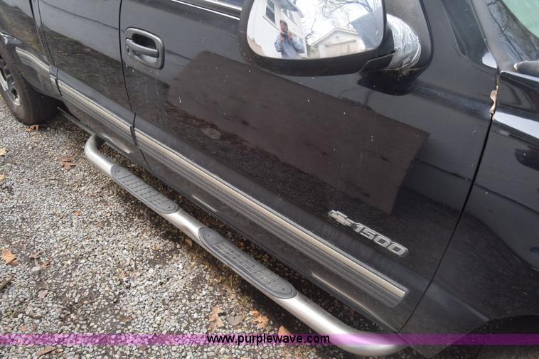 image for item BX9704 2001 Chevrolet Silverado 1500 Ext. Cab pickup truck