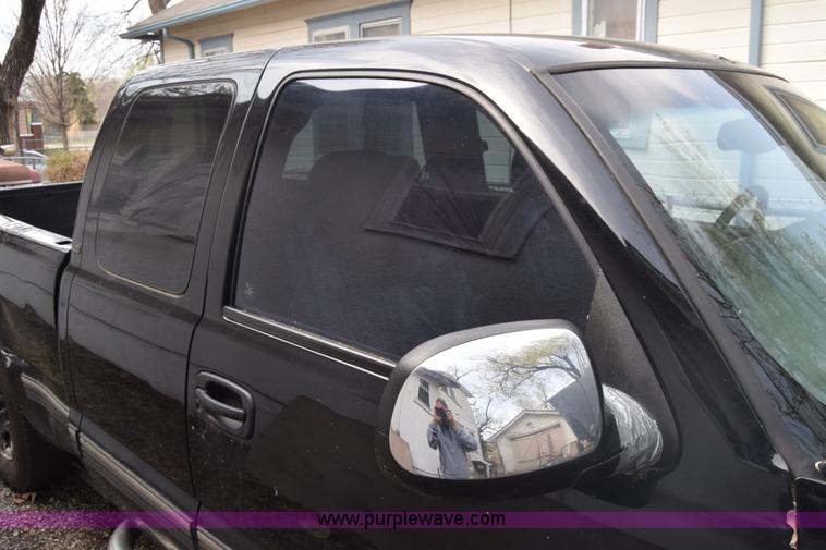 image for item BX9704 2001 Chevrolet Silverado 1500 Ext. Cab pickup truck