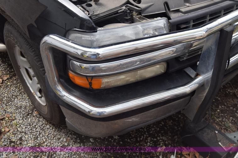image for item BX9704 2001 Chevrolet Silverado 1500 Ext. Cab pickup truck