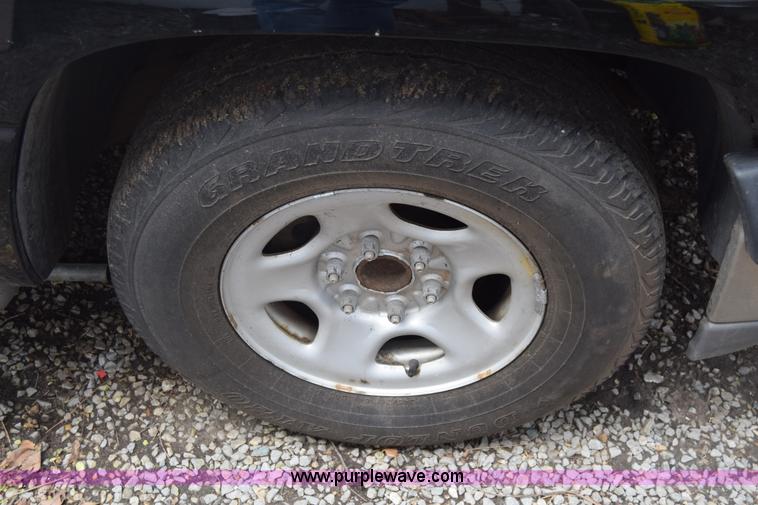 image for item BX9704 2001 Chevrolet Silverado 1500 Ext. Cab pickup truck