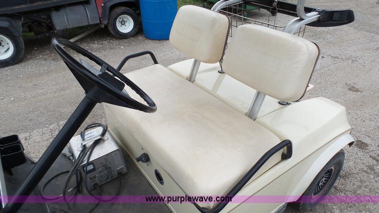 image for item BZ9256 1990 Club Cart DS golf cart