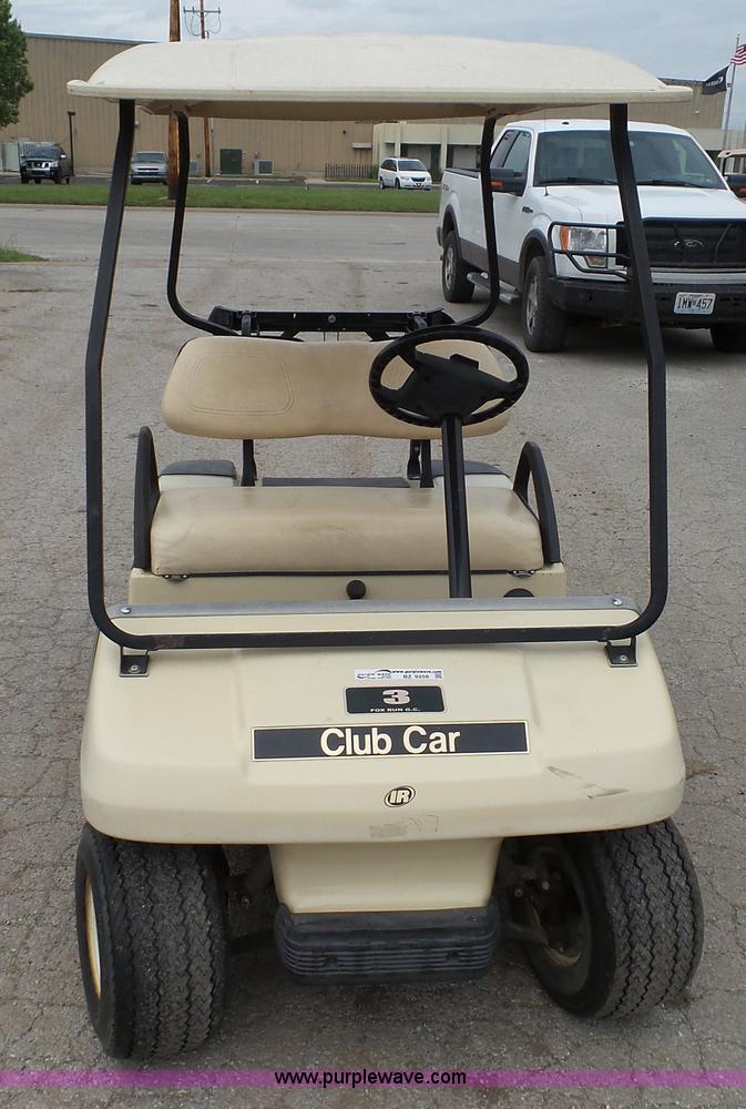 2002 Club Cart DS golf cart in Iola, KS Item BZ9258 sold Purple Wave