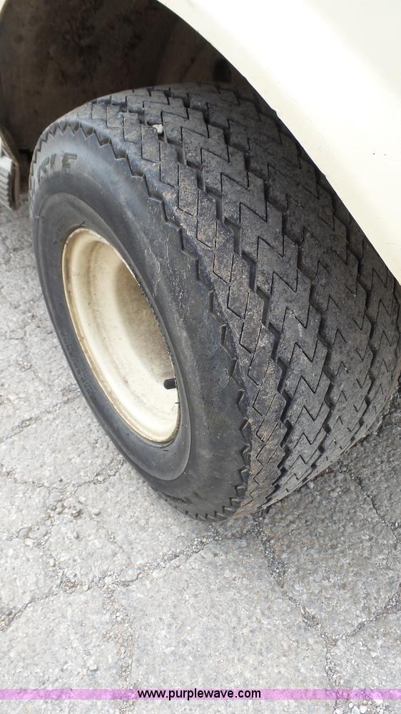 image for item BZ9258 2002 Club Cart DS golf cart