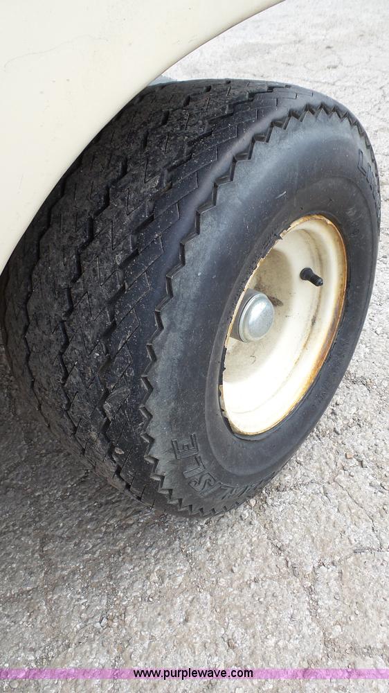 image for item BZ9258 2002 Club Cart DS golf cart