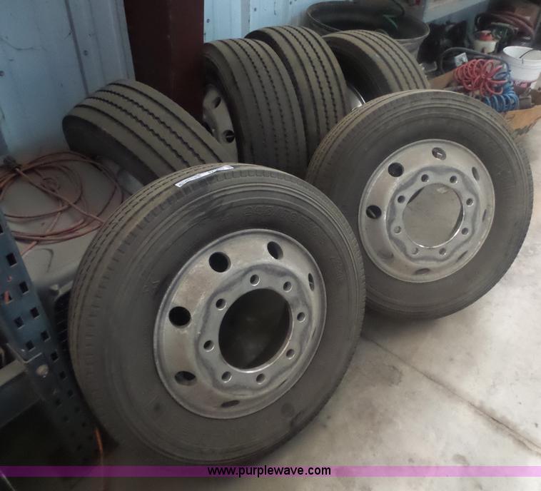 image for item BZ9542 (6) tires and wheels