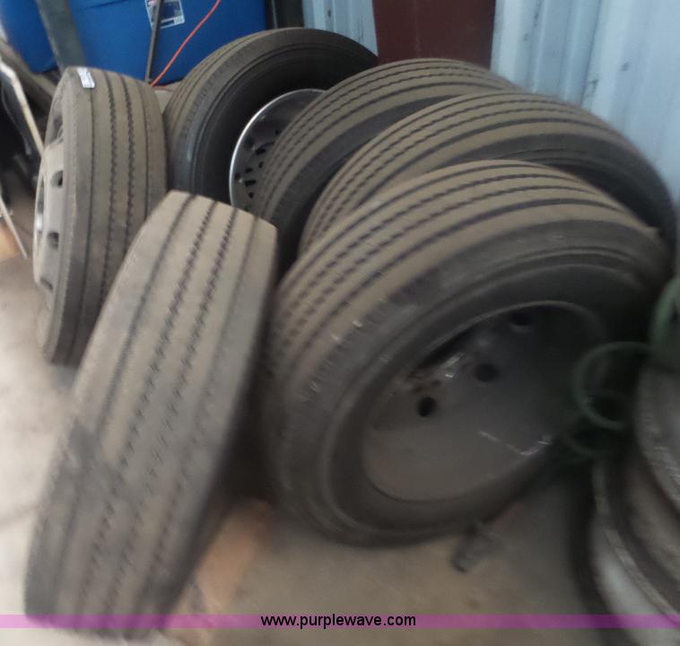 image for item BZ9542 (6) tires and wheels