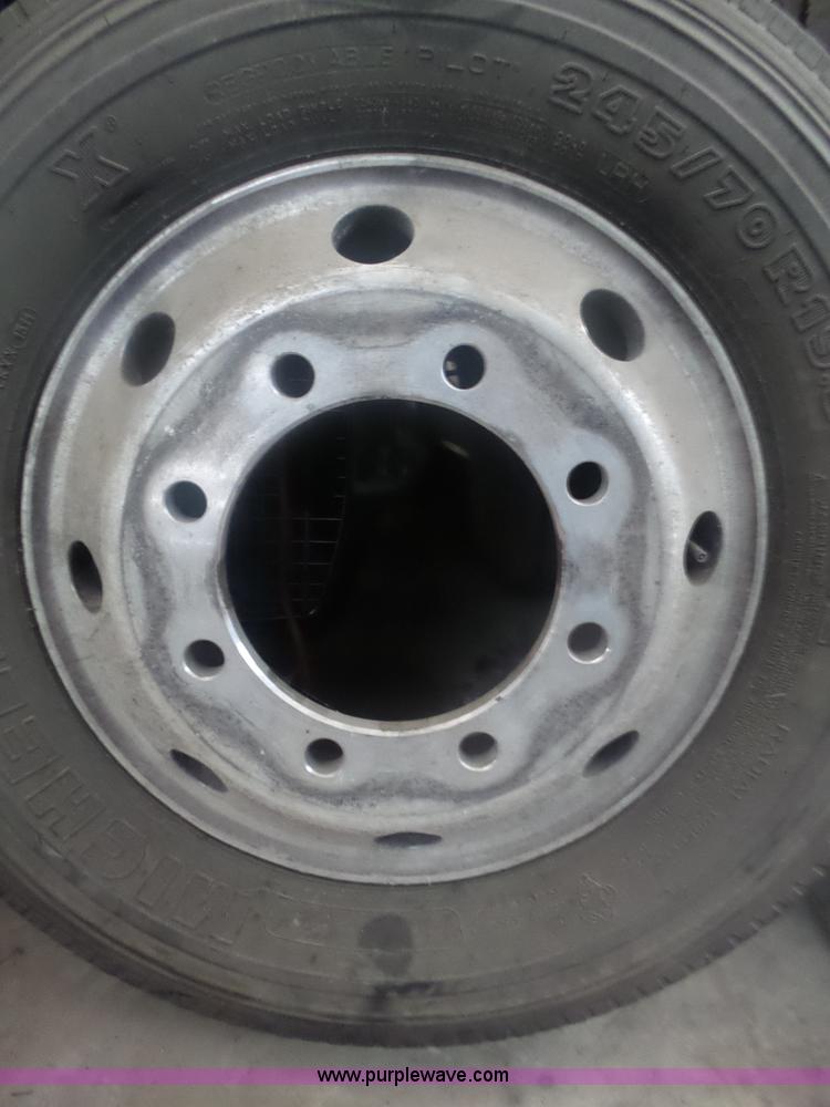 image for item BZ9542 (6) tires and wheels