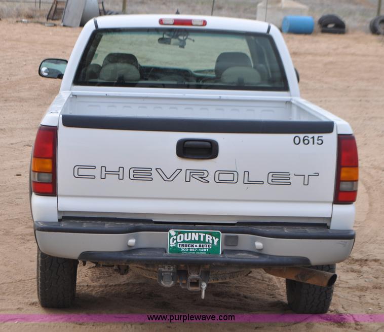 image for item G7348 2001 Chevrolet Silverado 2500HD Ext. Cab pickup truck