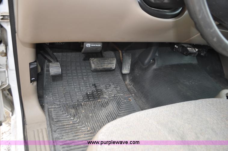 image for item G7348 2001 Chevrolet Silverado 2500HD Ext. Cab pickup truck