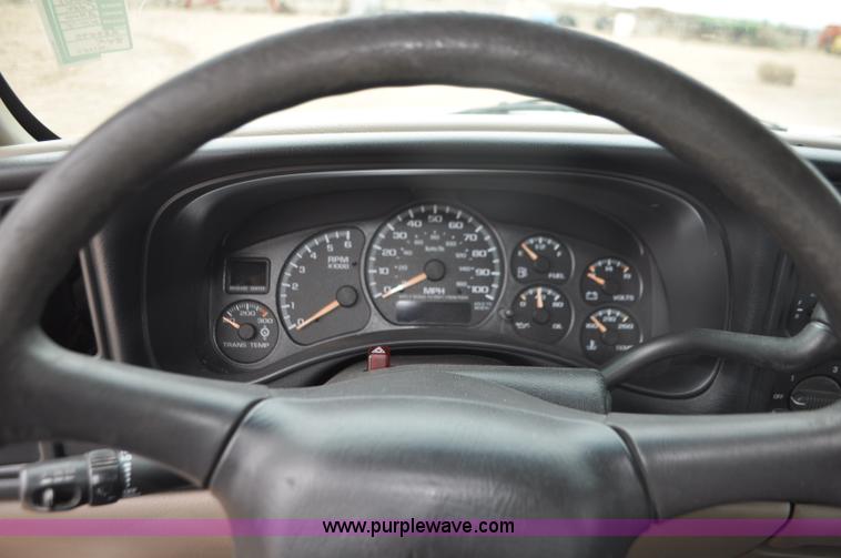 image for item G7348 2001 Chevrolet Silverado 2500HD Ext. Cab pickup truck