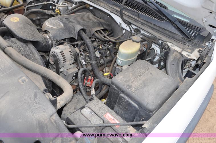 image for item G7348 2001 Chevrolet Silverado 2500HD Ext. Cab pickup truck