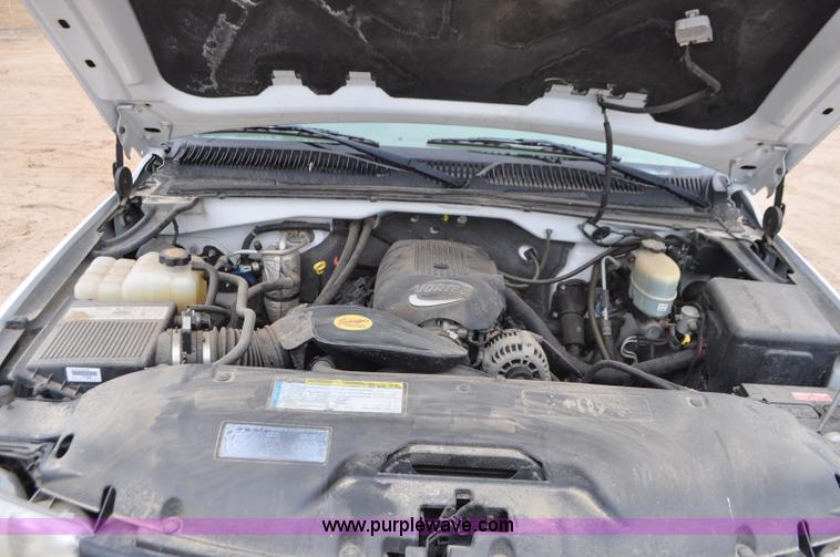 image for item G7348 2001 Chevrolet Silverado 2500HD Ext. Cab pickup truck