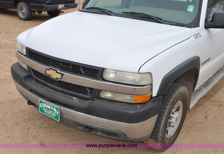 image for item G7348 2001 Chevrolet Silverado 2500HD Ext. Cab pickup truck