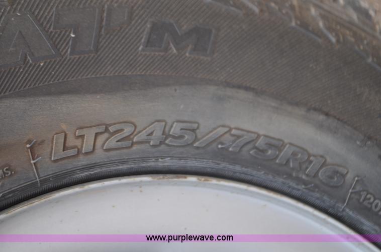 image for item G7348 2001 Chevrolet Silverado 2500HD Ext. Cab pickup truck