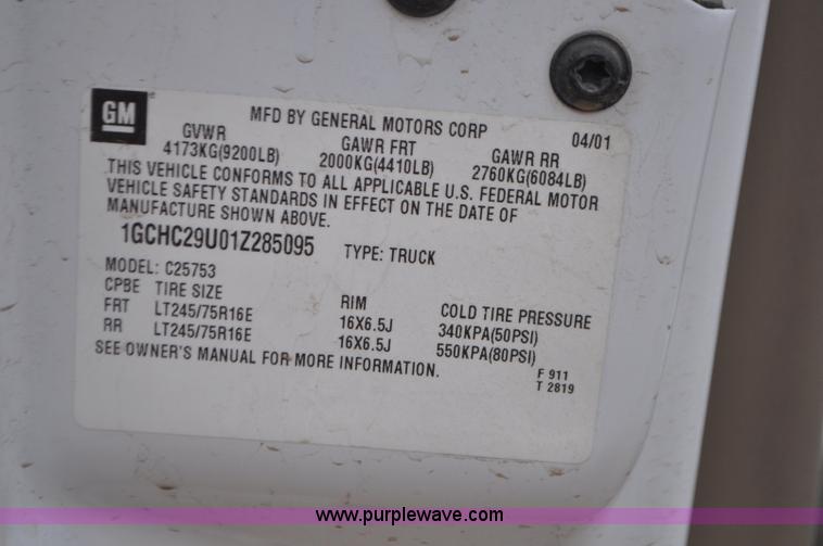 image for item G7348 2001 Chevrolet Silverado 2500HD Ext. Cab pickup truck