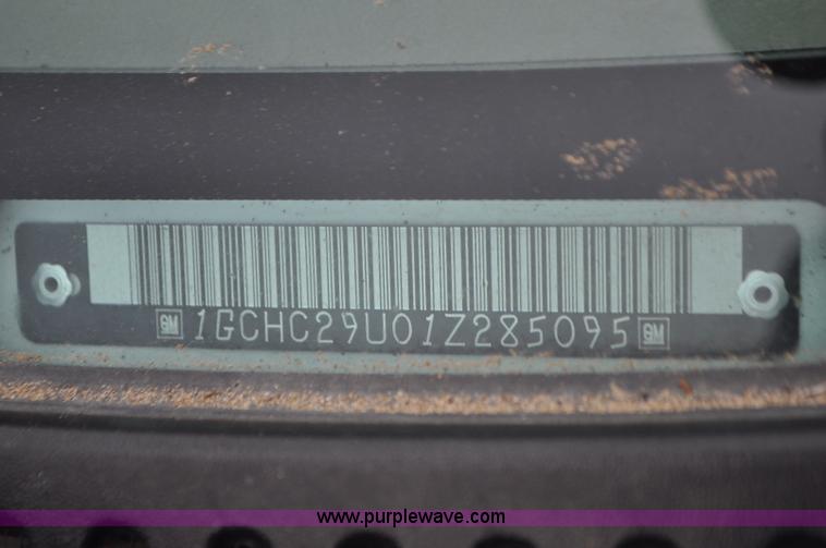 image for item G7348 2001 Chevrolet Silverado 2500HD Ext. Cab pickup truck