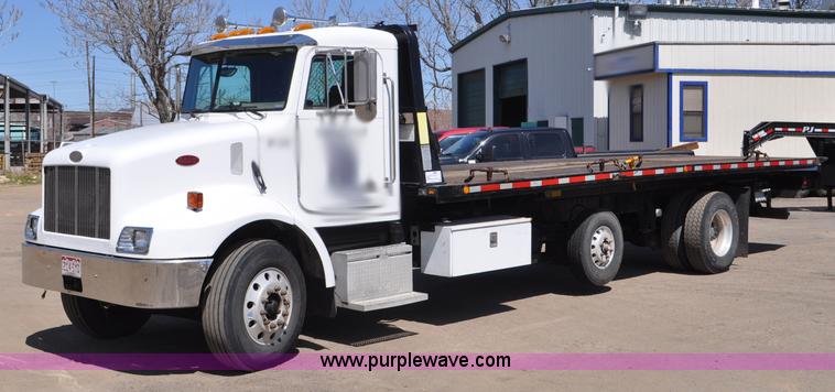 image for item G7350 2002 Peterbilt 330 rollback truck