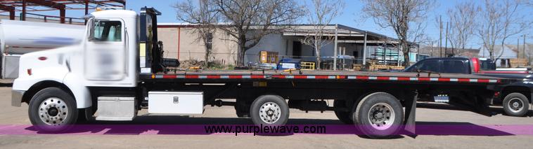 image for item G7350 2002 Peterbilt 330 rollback truck
