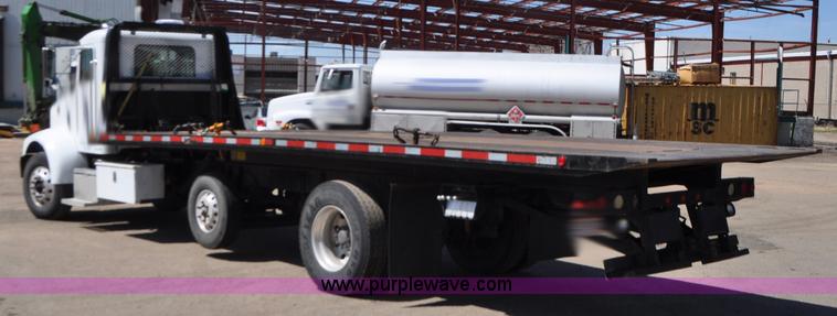 image for item G7350 2002 Peterbilt 330 rollback truck