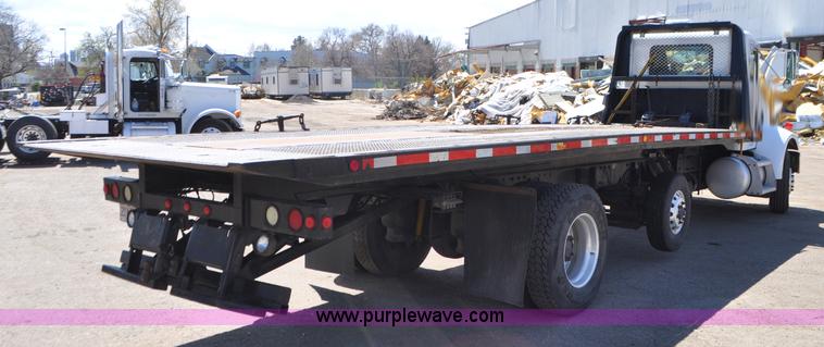 image for item G7350 2002 Peterbilt 330 rollback truck