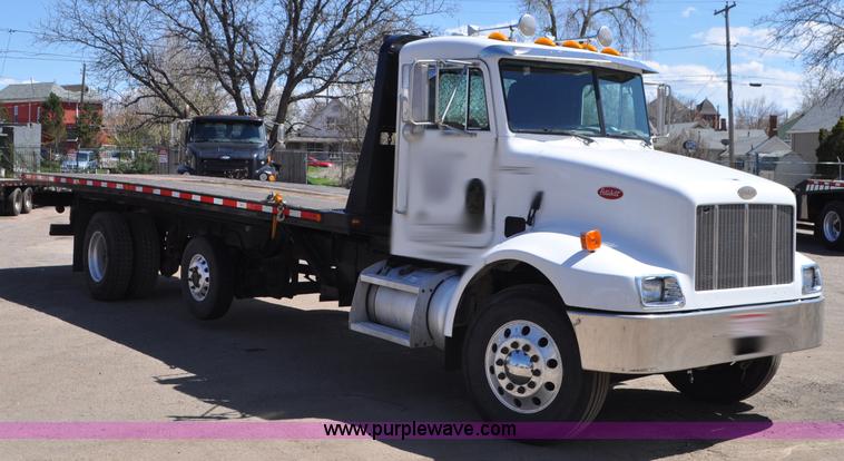 image for item G7350 2002 Peterbilt 330 rollback truck