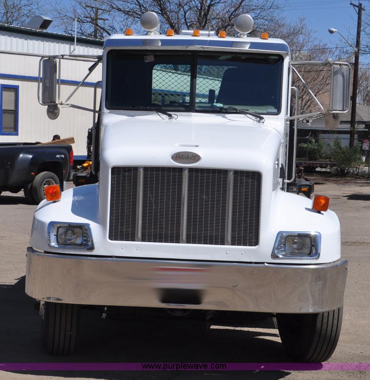 image for item G7350 2002 Peterbilt 330 rollback truck