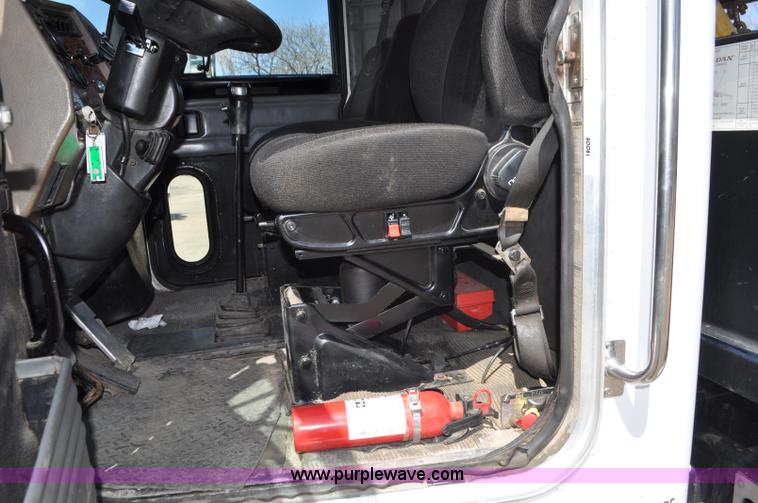 image for item G7350 2002 Peterbilt 330 rollback truck