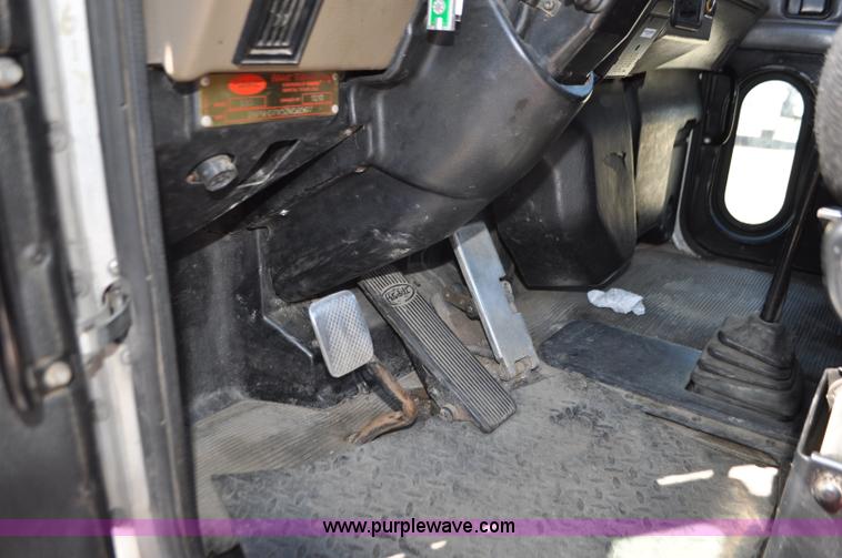 image for item G7350 2002 Peterbilt 330 rollback truck