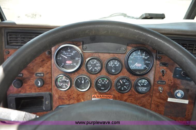 image for item G7350 2002 Peterbilt 330 rollback truck