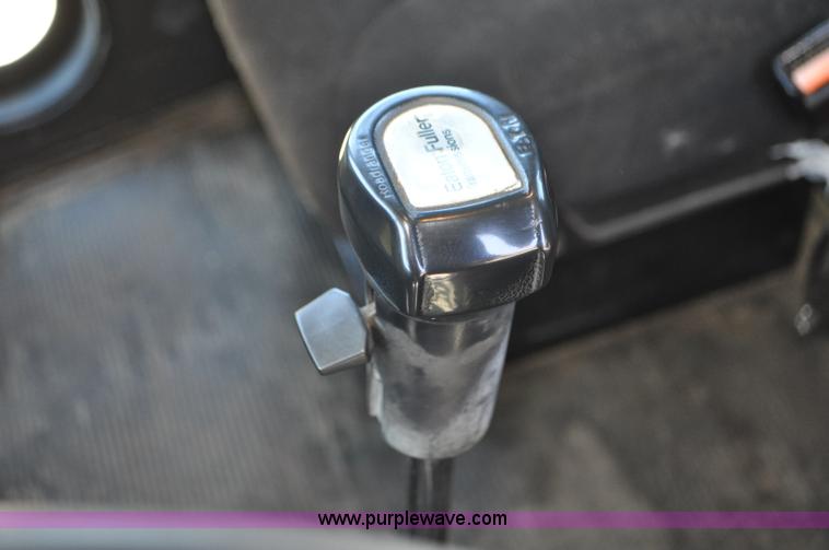 image for item G7350 2002 Peterbilt 330 rollback truck