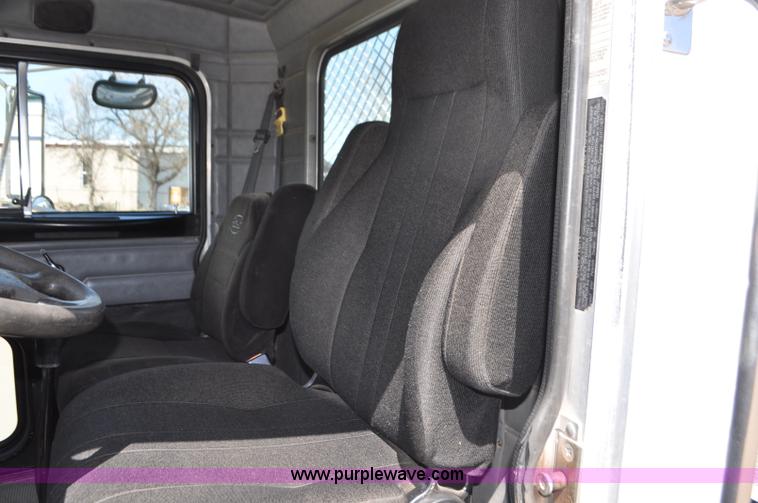 image for item G7350 2002 Peterbilt 330 rollback truck