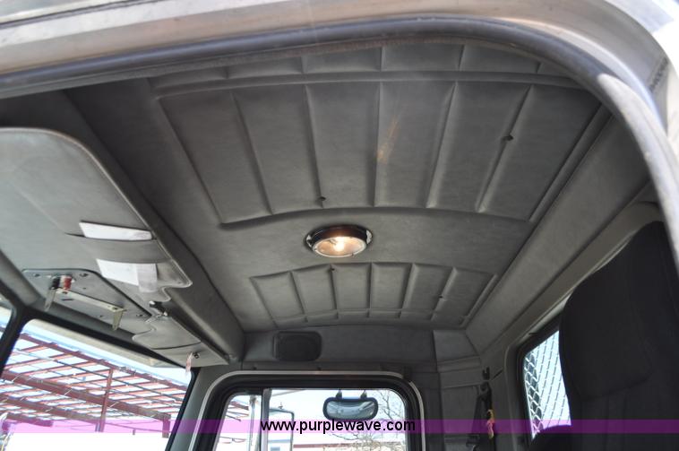 image for item G7350 2002 Peterbilt 330 rollback truck