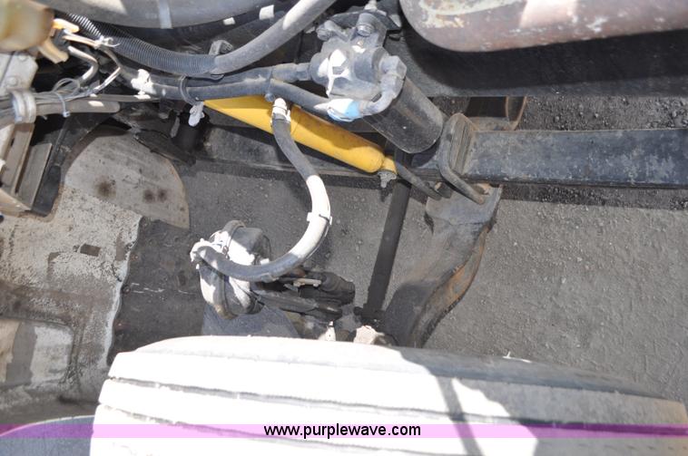 image for item G7350 2002 Peterbilt 330 rollback truck