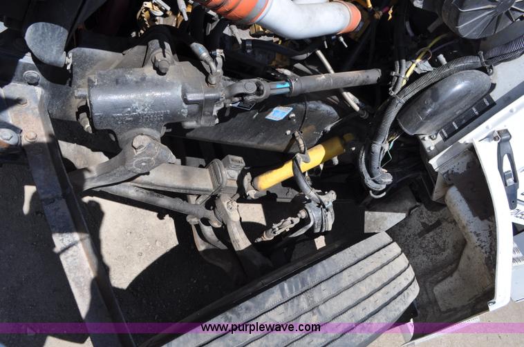 image for item G7350 2002 Peterbilt 330 rollback truck