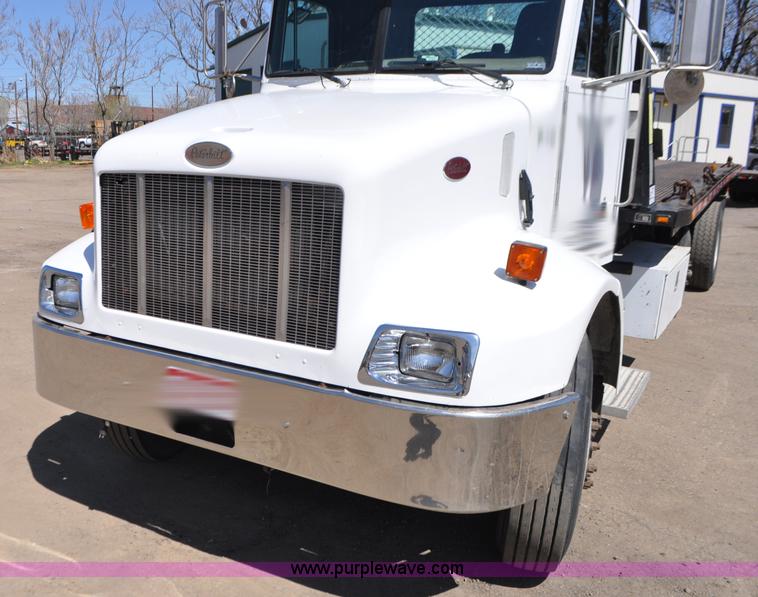 image for item G7350 2002 Peterbilt 330 rollback truck