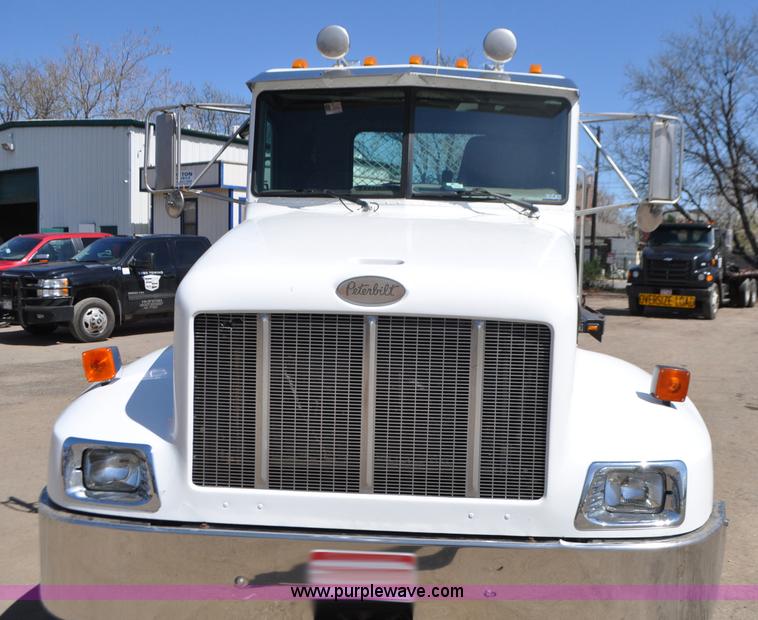 image for item G7350 2002 Peterbilt 330 rollback truck
