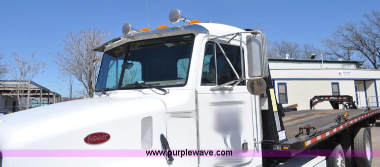 image for item G7350 2002 Peterbilt 330 rollback truck