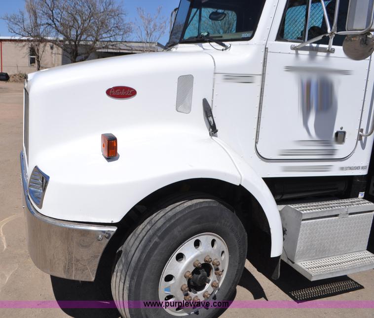 image for item G7350 2002 Peterbilt 330 rollback truck