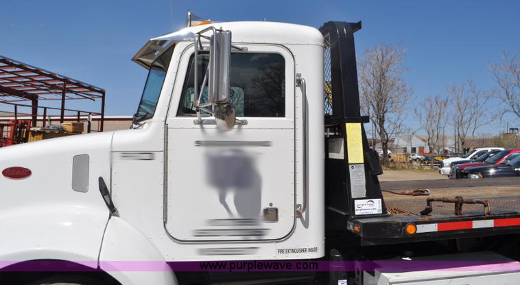 image for item G7350 2002 Peterbilt 330 rollback truck