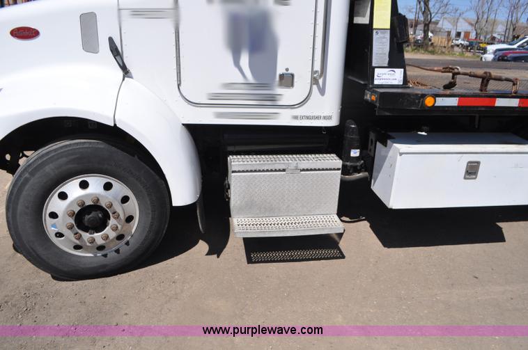 image for item G7350 2002 Peterbilt 330 rollback truck