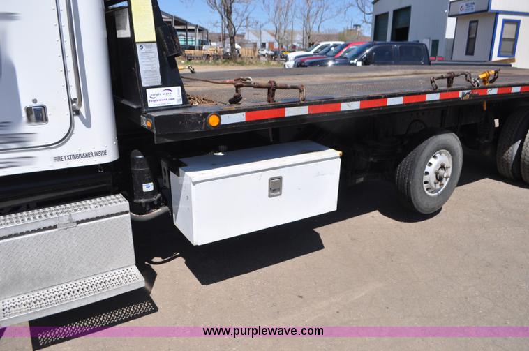 image for item G7350 2002 Peterbilt 330 rollback truck