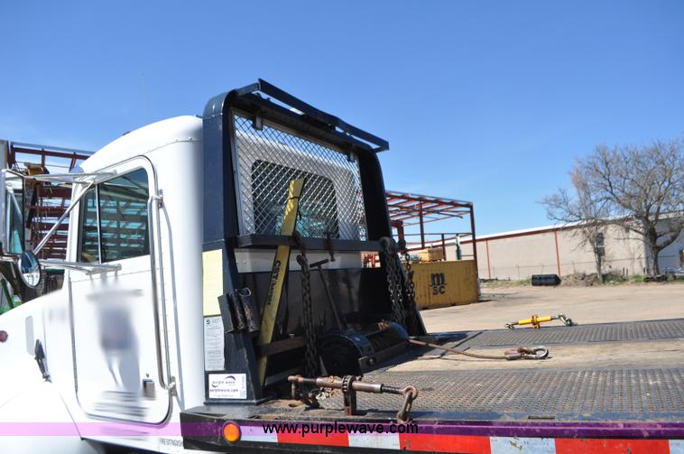 image for item G7350 2002 Peterbilt 330 rollback truck