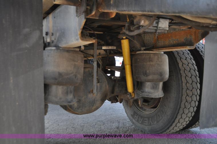 image for item G7350 2002 Peterbilt 330 rollback truck