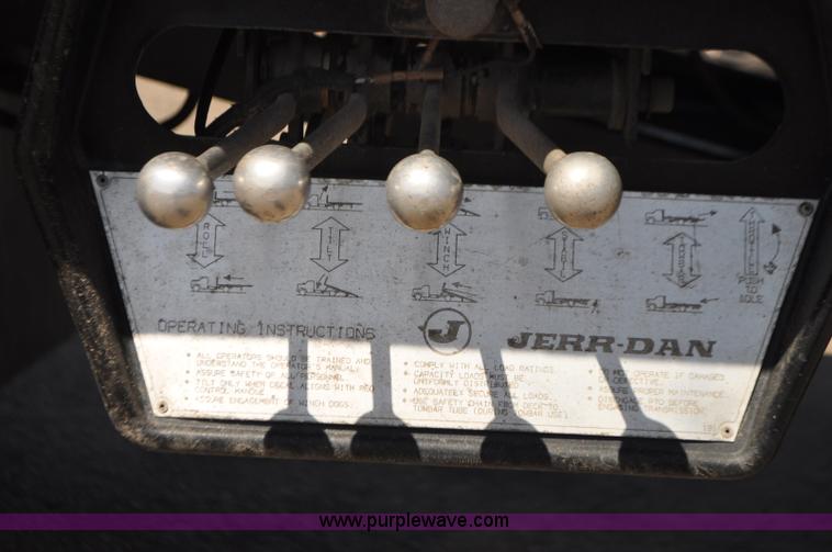 image for item G7350 2002 Peterbilt 330 rollback truck